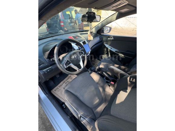 Sahibinden Hyundai Accent Blue 1.6 CRDI Mode Plus 2012 Model 