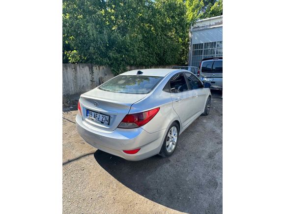 Sahibinden Hyundai Accent Blue 1.6 CRDI Mode Plus 2012 Model 