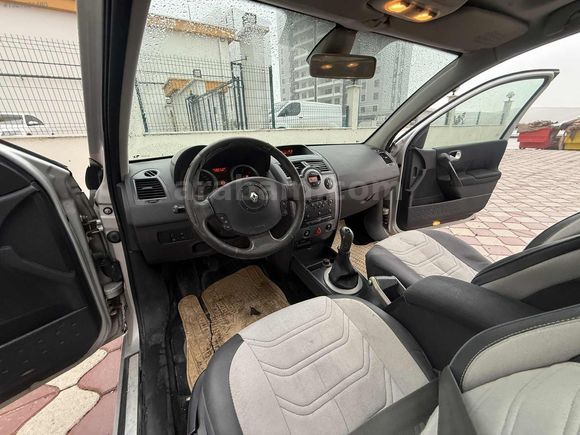 AKYÜZLER'DEN 2005 MODEL RENAULT MEGANE DYNAMİQUE PAKET CAM TVN