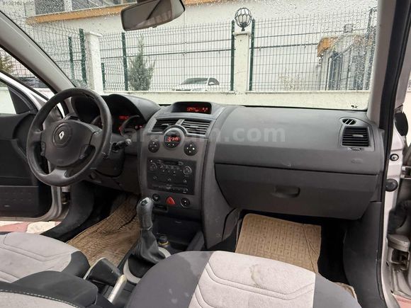 AKYÜZLER'DEN 2005 MODEL RENAULT MEGANE DYNAMİQUE PAKET CAM TVN