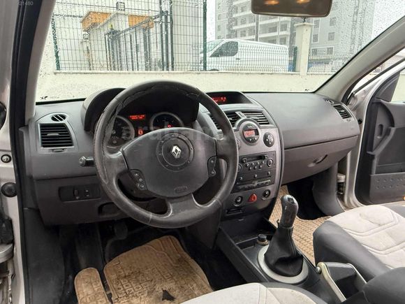 AKYÜZLER'DEN 2005 MODEL RENAULT MEGANE DYNAMİQUE PAKET CAM TVN