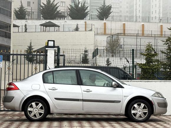 AKYÜZLER'DEN 2005 MODEL RENAULT MEGANE DYNAMİQUE PAKET CAM TVN