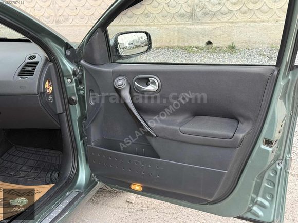 ASLAN OTOMOTİV' DEN 2005 MODEL TERTEMİZ MASRAFSIZ MEGANE