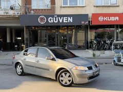 GÜVEN'DEN 2005 RENAULT MEGANE CAM TAVAN EMSALSİZ TEMİZLİKTE