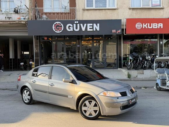 GÜVEN'DEN 2005 RENAULT MEGANE CAM TAVAN EMSALSİZ TEMİZLİKTE