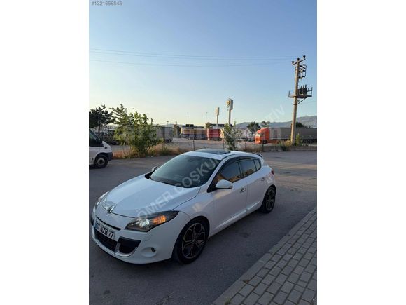 MEGANE 3 1.5 DİZEL 6 İLERİ SANRUF TOM EKRAN MERCEK FAR TAM DOLU