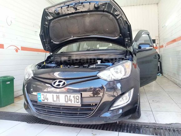 Sahibinden Hyundai i20 1.4 CVVT Sense 2014 Model  14.300 km Siyah