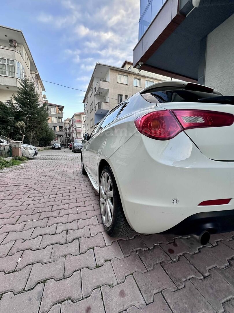 Sahibinden Alfa Romeo Giulietta 1.4 TB MultiAir Distinctive 2014 Model İstanbul 167.500 km Beyaz 3