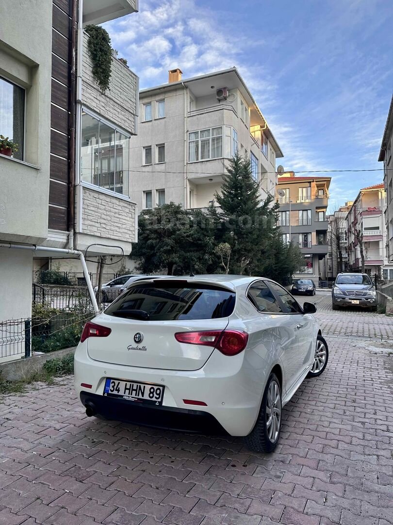 Sahibinden Alfa Romeo Giulietta 1.4 TB MultiAir Distinctive 2014 Model İstanbul 167.500 km Beyaz 1