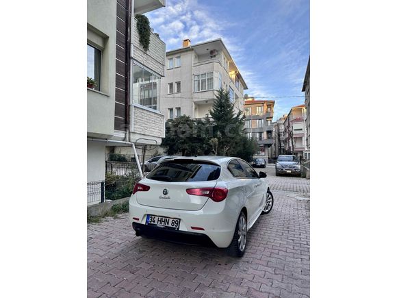 Sahibinden Alfa Romeo Giulietta 1.4 TB MultiAir Distinctive 2014 Model  164.100 km Beyaz