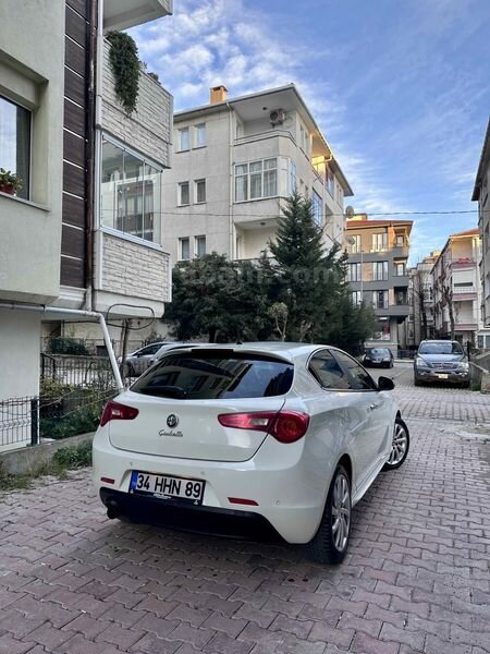 Sahibinden Alfa Romeo Giulietta 1.4 TB MultiAir Distinctive 2014 Model İstanbul 167.500 km Beyaz