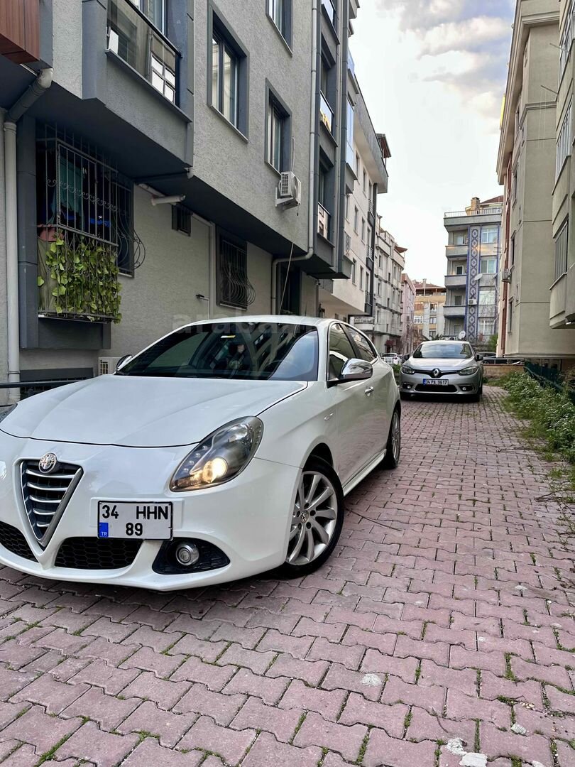 Sahibinden Alfa Romeo Giulietta 1.4 TB MultiAir Distinctive 2014 Model İstanbul 167.500 km Beyaz 4