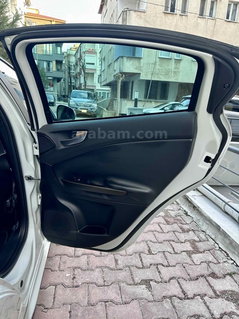 Sahibinden Alfa Romeo Giulietta 1.4 TB MultiAir Distinctive 2014 Model İstanbul 167.500 km Beyaz 7
