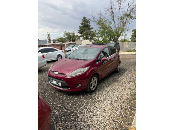 Sahibinden Ford Fiesta 1.4 Titanium 2010 Model  85.000 km Kırmızı