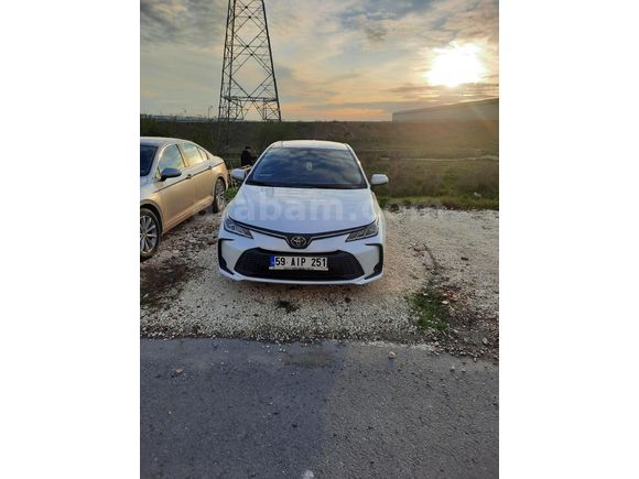 Sahibinden Toyota Corolla 1.5 Vision Plus 2023 Model  17.000 km Beyaz