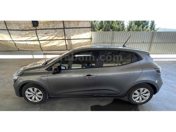 Sahibinden hatasız 34 binde Renault Clio 1.0 SCe Equilibre 2023 Model 