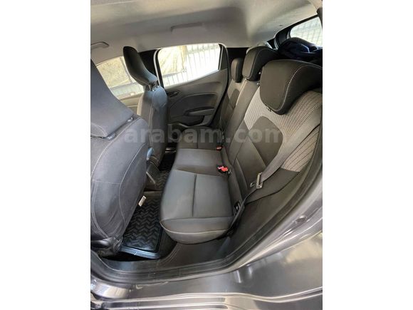 Sahibinden hatasız 34 binde Renault Clio 1.0 SCe Equilibre 2023 Model 