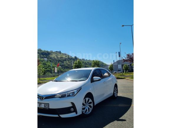 Sahibinden Toyota Corolla 1.33 Life 2017 Model  78.000 km Beyaz