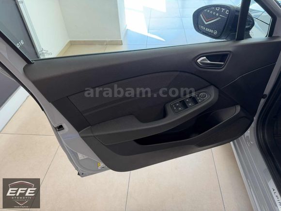 2024 RENAULT CLIO 1.0 TCe TECHNO ESPRİT ALPİNE 16.000 KM BOYASIZ