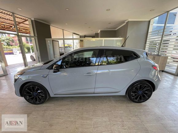 2025 RENAULT CLİO 1.0 TCE TECHNO ESPRİT ALPİNE HATASIZ 23.500KM