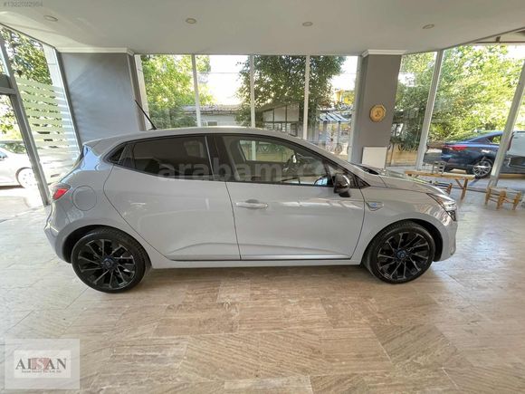 2025 RENAULT CLİO 1.0 TCE TECHNO ESPRİT ALPİNE HATASIZ 23.500KM