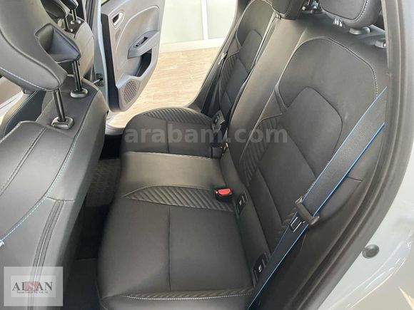 2025 RENAULT CLİO 1.0 TCE TECHNO ESPRİT ALPİNE HATASIZ 23.500KM