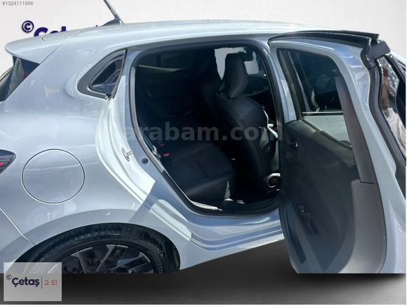 ÇETAŞ RENAULT'DAN 2025 CLİO 1.0 TCE TECHNO ESPRİT ALPİNE 90 HP