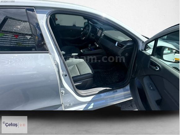 ÇETAŞ RENAULT'DAN 2025 CLİO 1.0 TCE TECHNO ESPRİT ALPİNE 90 HP
