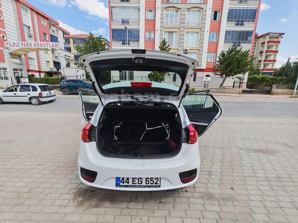 Sahibinden Kia Ceed 1.6 CRDi Comfort 2017 Model