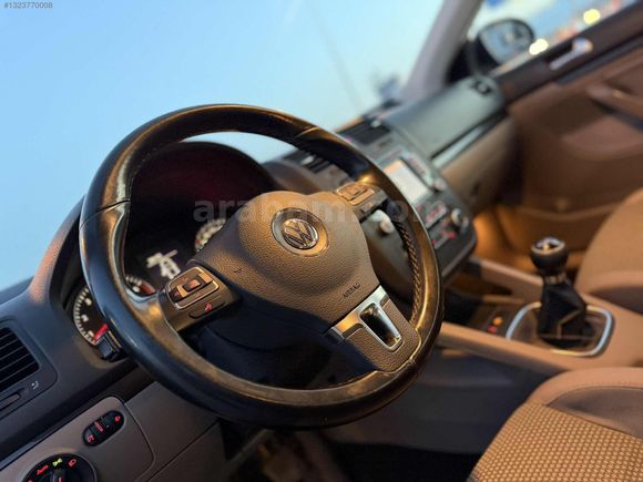 TR'DE TEK 2011 MODEL BOYASIZ ORJINAL 97 BİNDE EMSALSİZ VW JETTA