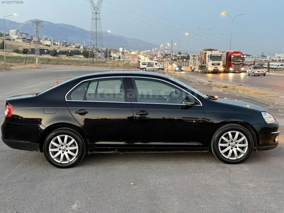 TR'DE TEK 2011 MODEL BOYASIZ ORJINAL 97 BİNDE EMSALSİZ VW JETTA