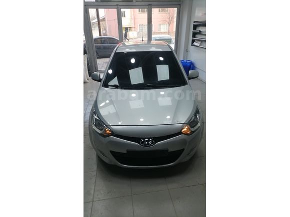 Sahibinden Hyundai i20 1.4 CVVT Sense 2013 Model 