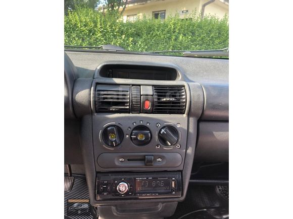 EŞSİZZ CORSA OTOMATİK 1.4 16V