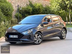 HYUNDAİ İ20 1.0T STYLE+NAV 2025 6.100KM HATASIZ KOYU GRİ