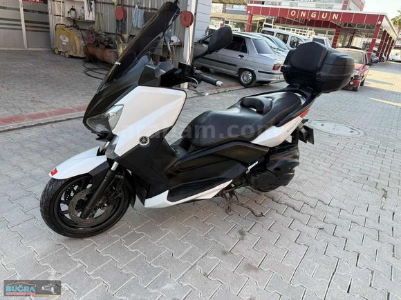GALERİDEN SATLIK ORJİNAL YAMAHA X-MAX 400 ABSLİ KOLTUK ISITMALI.