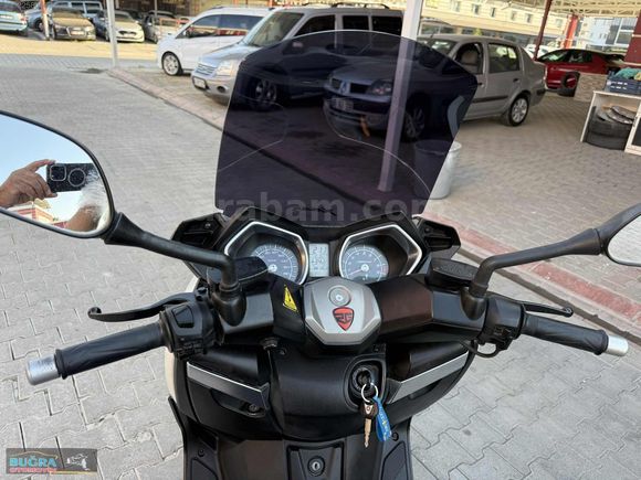 GALERİDEN SATLIK ORJİNAL YAMAHA X-MAX 400 ABSLİ KOLTUK ISITMALI.