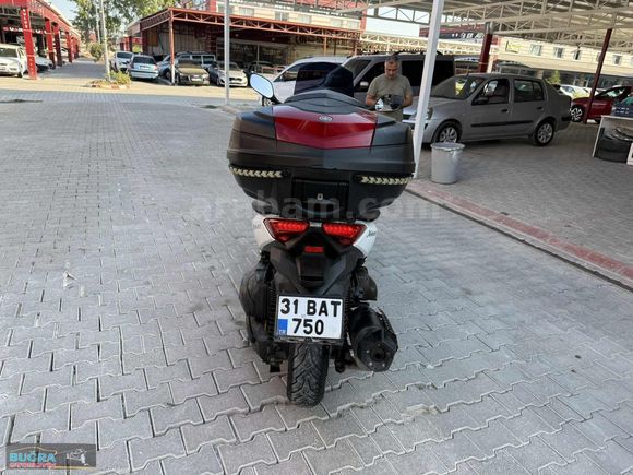 GALERİDEN SATLIK ORJİNAL YAMAHA X-MAX 400 ABSLİ KOLTUK ISITMALI.