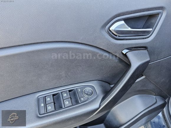 SMS MOTORS 2023 RENAULT CAPTUR 1.3TCE TOUCH PLUS 460 BİN PEŞİN