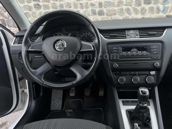 SKODA OCTAVİA 1.2 TSI AMBİTİON 138 BİN'DE YARIM PARÇA BOYALI