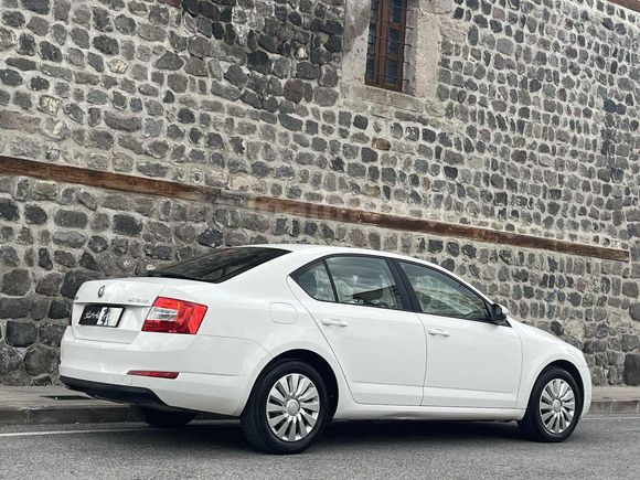 SKODA OCTAVİA 1.2 TSI AMBİTİON 138 BİN'DE YARIM PARÇA BOYALI