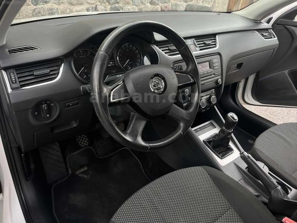 SKODA OCTAVİA 1.2 TSI AMBİTİON 138 BİN'DE YARIM PARÇA BOYALI