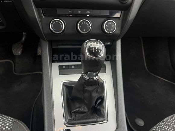 SKODA OCTAVİA 1.2 TSI AMBİTİON 138 BİN'DE YARIM PARÇA BOYALI