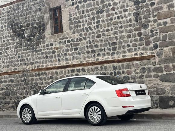 SKODA OCTAVİA 1.2 TSI AMBİTİON 138 BİN'DE YARIM PARÇA BOYALI