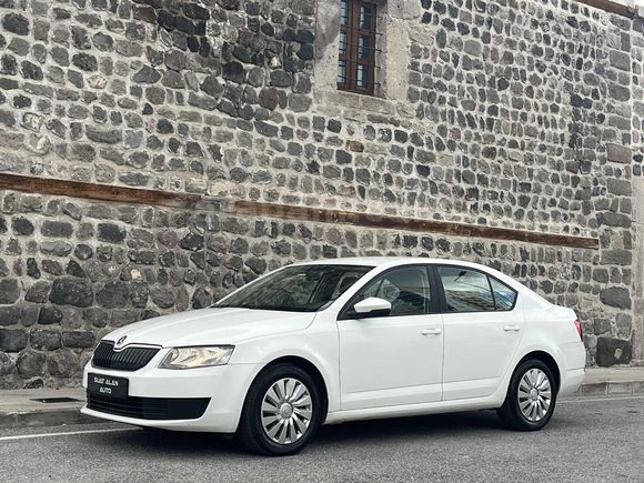SKODA OCTAVİA 1.2 TSI AMBİTİON 138 BİN'DE YARIM PARÇA BOYALI