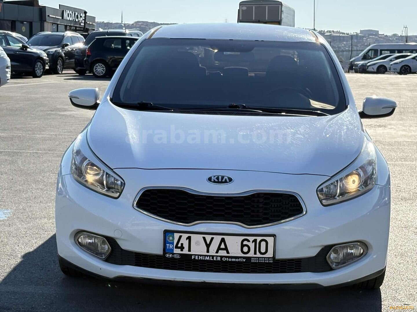 Galeriden Kia Ceed 1.6 CRDi Concept 2013 Model İstanbul 130.000 km Beyaz 2