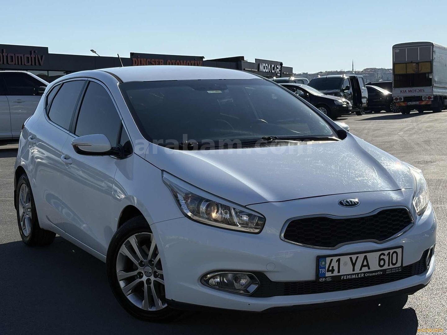 Galeriden Kia Ceed 1.6 CRDi Concept 2013 Model İstanbul 130.000 km Beyaz 1