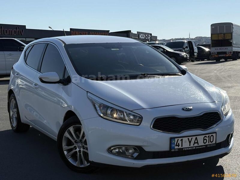 Galeriden Kia Ceed 1.6 CRDi Concept 2013 Model İstanbul 130.000 km Beyaz