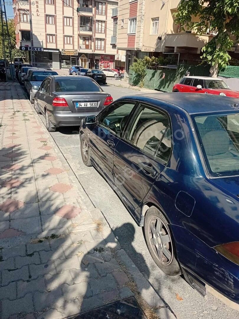 Galeriden Mitsubishi Lancer 1.6 Invite 2005 Model İstanbul 280.000 km Lacivert 5