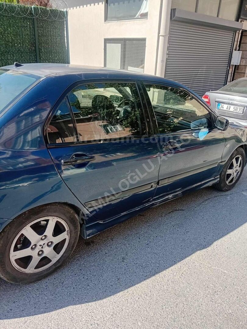 Galeriden Mitsubishi Lancer 1.6 Invite 2005 Model İstanbul 280.000 km Lacivert 7