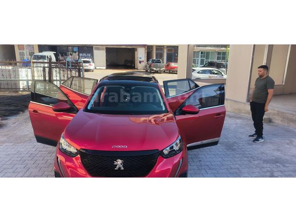 Sahibinden bol extrali  otomatik bagaj krom çıtalar Peugeot 2008 1.2 PureTech Active Skypack 2021 Model  108.000 km Kırmızı
